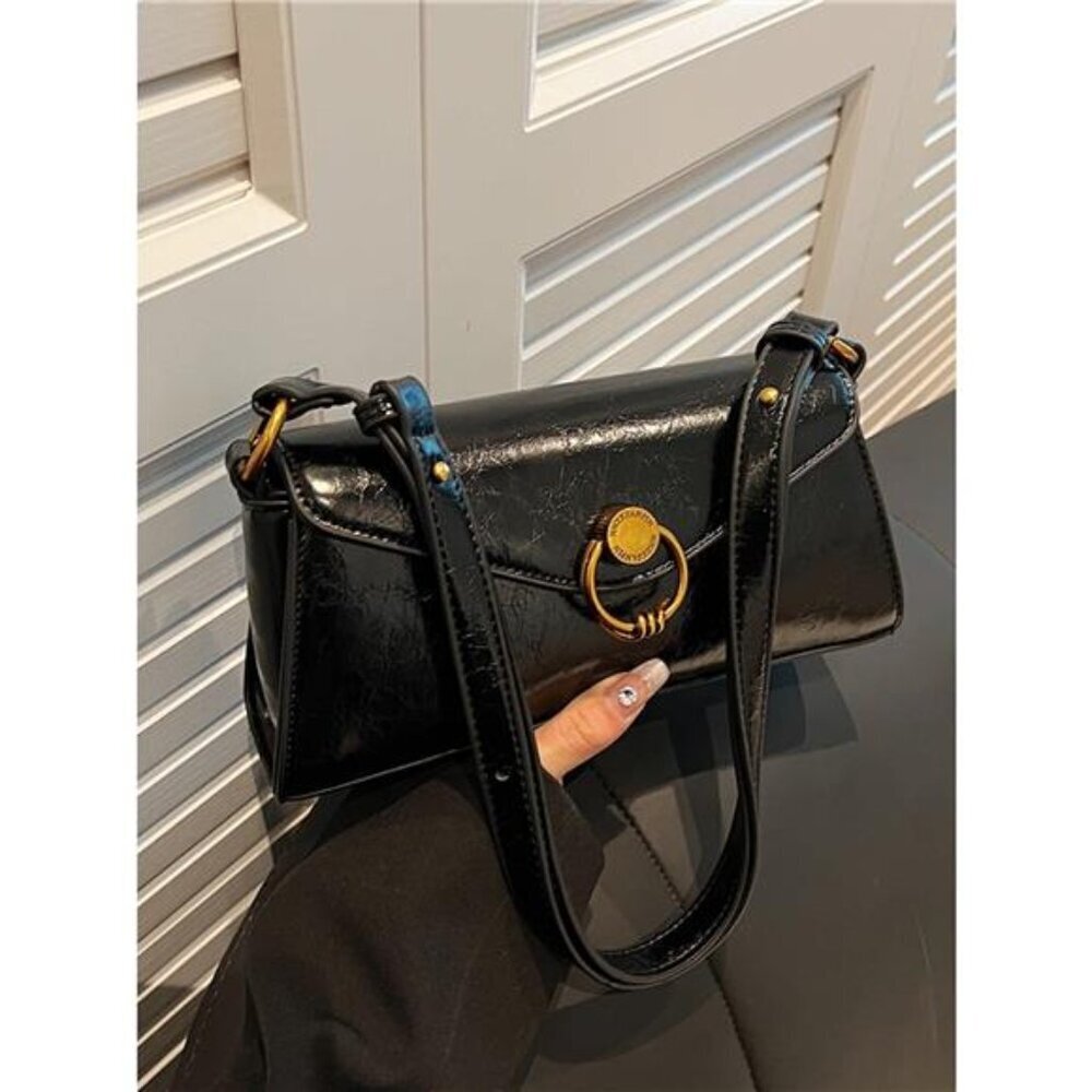 Retro Ring Decor Shoulder Bag